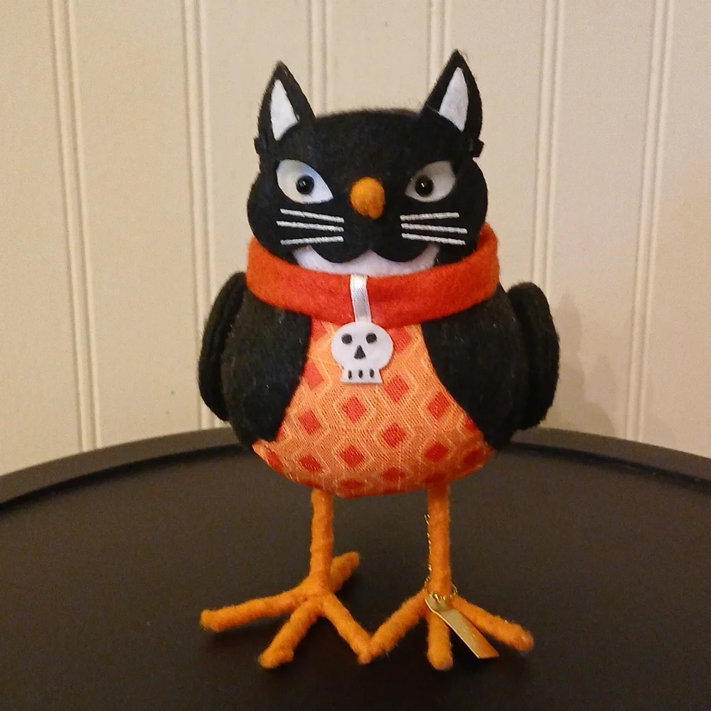 Target Spritz Hyde & EEK Fabric Bird Halloween Featherly Friends Tabletop